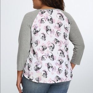 torrid Tops - TORRID SKULL RAGLAN TEE SIZE 3 FLORAL torrid Tops - TORRID SKULL RAGLAN TEE SIZE 3 FLORAL